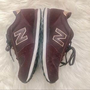 Great used condition New Balance 311’s w/rose gold